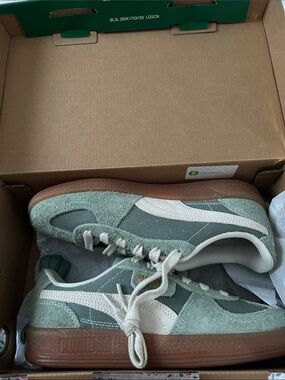 Puma Palermo Vintage Green and White Sneakers with Bold Logo